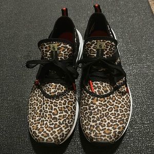 New Balance leopard print tennis shoes size 9